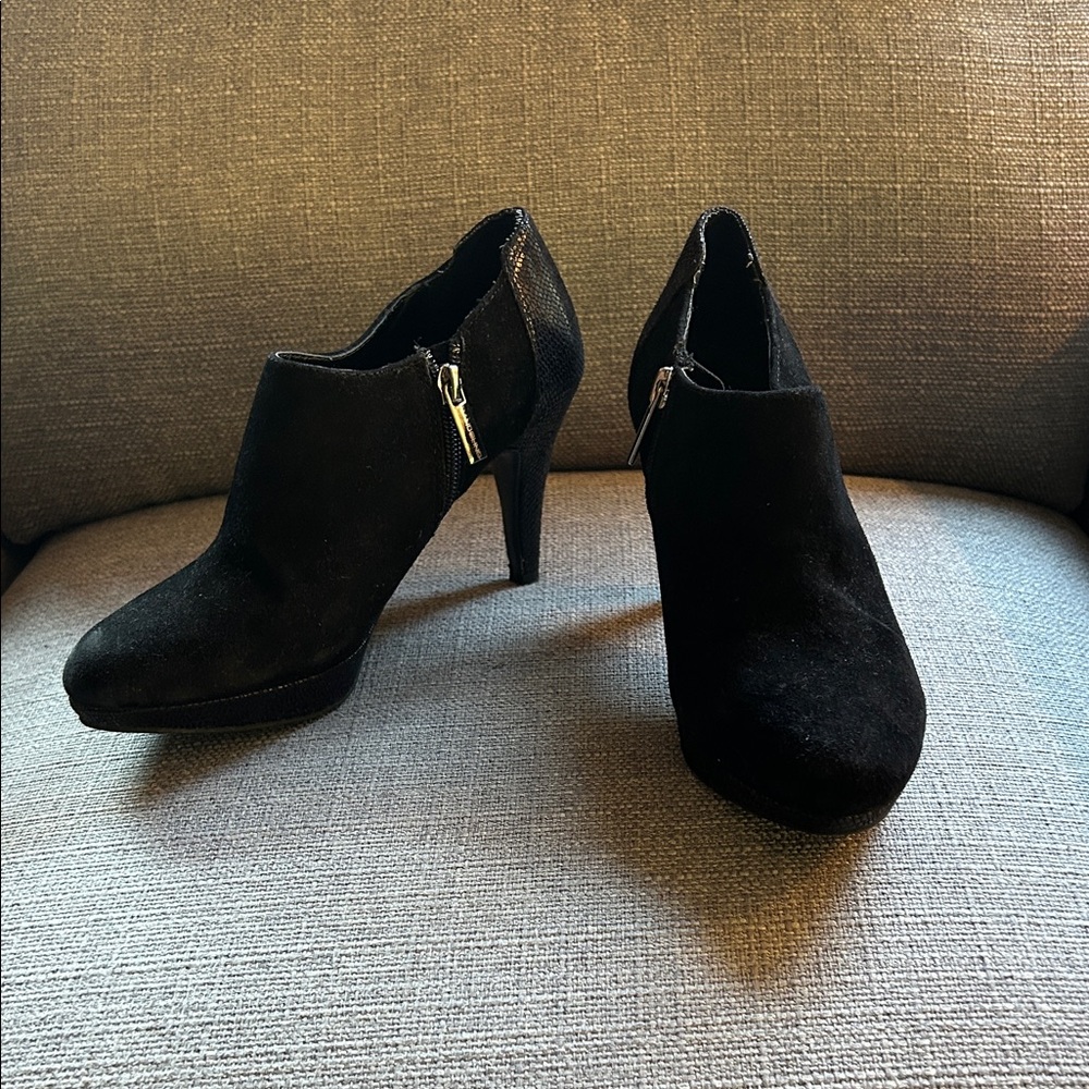Bandolino Black Suede Heeled Booties